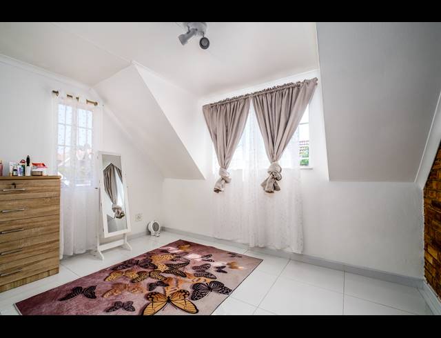 4 BEDROOM TOWNHOUSE FOR SALE IN BROMHOF